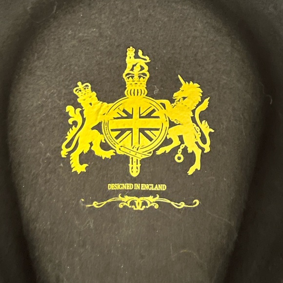 England designed, handmade, 100% wool flat brim hat - Picture 2 of 7